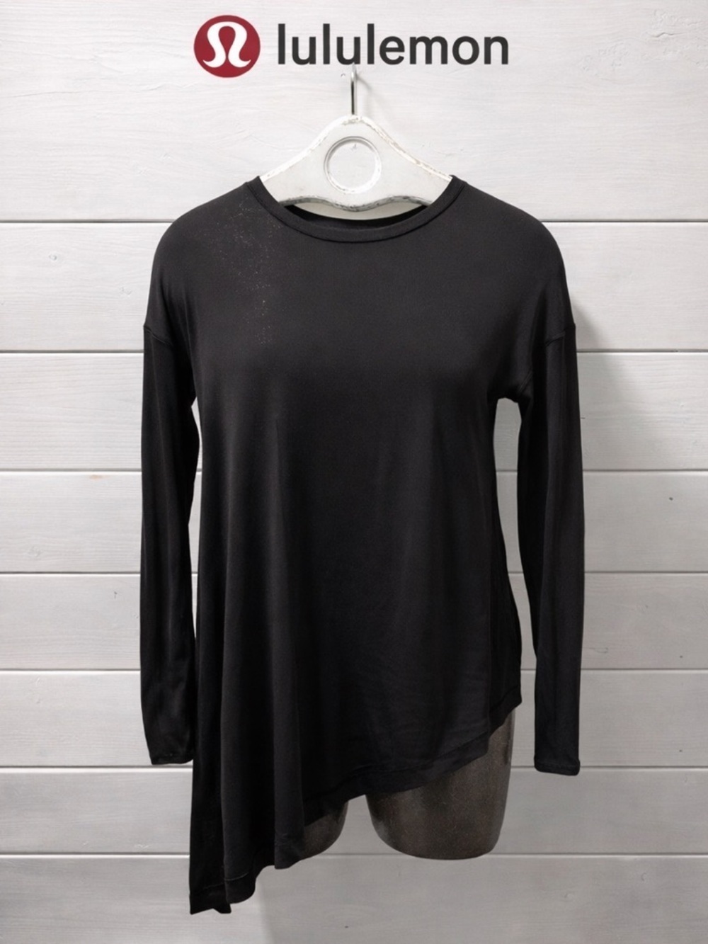 LULULEMON – Black Long Sleeve Side-Tie Top Size 6 (Estimated)
